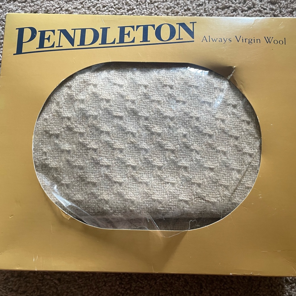 Vintage Pendleton blanket NWT occasional throw 68X52 100% soft virgin wool